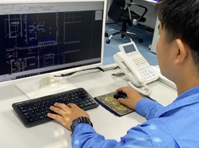 CADによる製図をしている写真